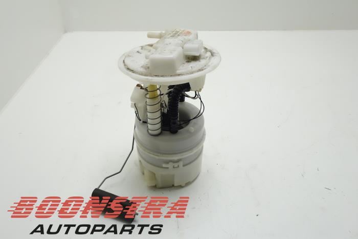 Gebruikte Tank element Pomp Renault Clio IV Estate/Grandtour (7R) 1.2 TCE 16V EDC Prijs € 44,25 Margeregeling aangeboden door Boonstra Autoparts