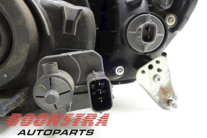 Gebruikte Mitsubishi L 200 2 5 DI D 4x4 Koplamp Rechts MN146196 