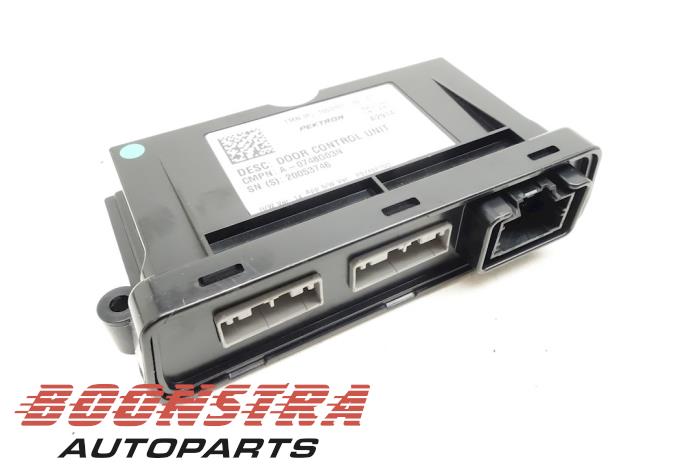Gebruikte Deur module Tesla Model S 85 Prijs € 24,95 Margeregeling aangeboden door Boonstra Autoparts
