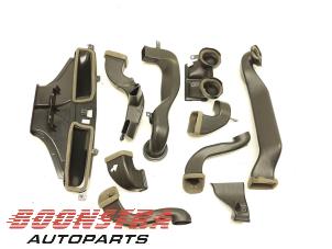 Gebruikte Luchtgeleider Ferrari California 4.3 V8 32V Prijs € 149,00 Margeregeling aangeboden door Boonstra Autoparts