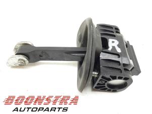 Gebruikte Deurvanger 2Deurs rechts Ferrari California 4.3 V8 32V Prijs € 49,00 Margeregeling aangeboden door Boonstra Autoparts