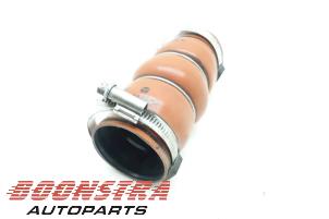 Gebruikte Intercooler Slang Peugeot 2008 (CU) 1.2 12V e-THP PureTech 110 Prijs € 24,95 Margeregeling aangeboden door Boonstra Autoparts