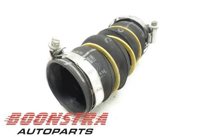 Gebruikte Intercooler Slang Peugeot 2008 (CU) 1.2 12V e-THP PureTech 110 Prijs € 24,95 Margeregeling aangeboden door Boonstra Autoparts