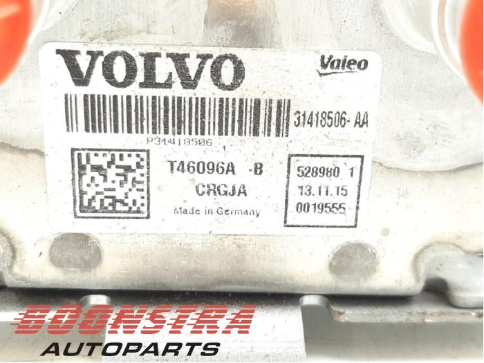 Warmtewisselaar van een Volvo V60 I (FW/GW) 2.4 D6 20V AWD Twin Engine Plug-in Hybrid 2015