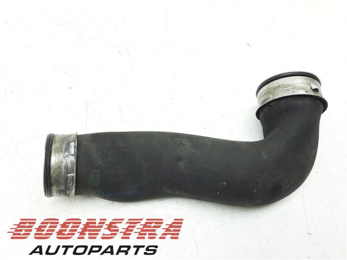 Gebruikte Intercooler Slang Volkswagen Passat Variant (3C5) 1.9 TDI Prijs € 24,95 Margeregeling aangeboden door Boonstra Autoparts