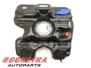 Gebruikte Tank Porsche 911 (991) 3.8 24V Turbo S Prijs € 164,95 Margeregeling aangeboden door Boonstra Autoparts