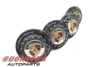 Gebruikte Wielbouten set Porsche 911 (991) 3.8 24V Turbo S Prijs € 399,00 Margeregeling aangeboden door Boonstra Autoparts