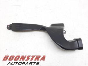 Gebruikte Luchtgeleider Tesla Model 3 Long Range AWD 75 kWh Prijs € 36,75 Margeregeling aangeboden door Boonstra Autoparts