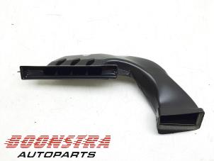 Gebruikte Luchtgeleider Tesla Model 3 Long Range AWD 75 kWh Prijs € 36,75 Margeregeling aangeboden door Boonstra Autoparts