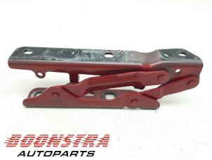 Gebruikte Achterklep Scharnier Tesla Model S 85 Prijs € 29,95 Margeregeling aangeboden door Boonstra Autoparts