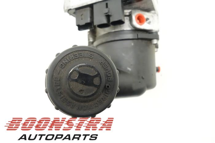 Stuurbekrachtiging Pomp van een Peugeot 508 (8D) 1.6 THP 16V 2012