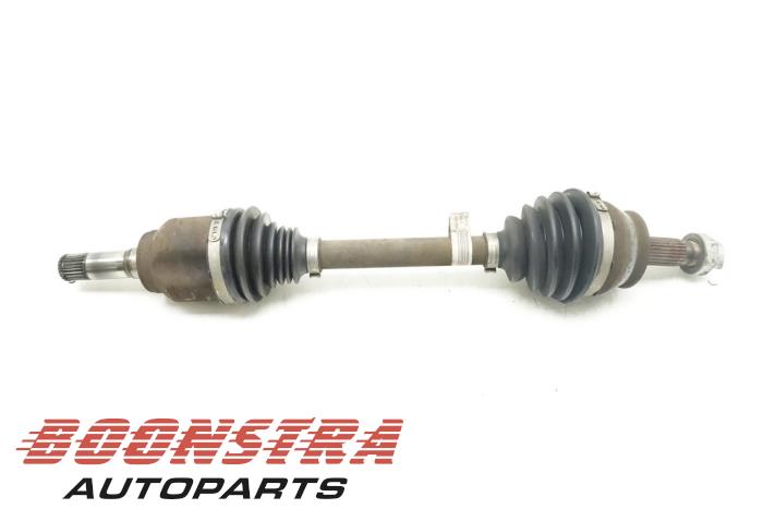 Gebruikte Aandrijfas links-voor Opel Combo 1.3 CDTI 16V ecoFlex Prijs € 34,95 Margeregeling aangeboden door Boonstra Autoparts