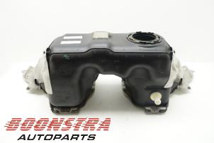 Gebruikte Tank Jaguar F-type Convertible 3.0 S V6 24V Prijs € 199,95 Margeregeling aangeboden door Boonstra Autoparts