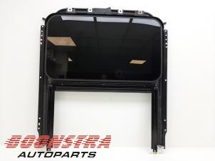 Gebruikte Schuifdak Porsche Cayenne (9PA) 4.8 V8 32V Turbo Prijs € 94,95 Margeregeling aangeboden door Boonstra Autoparts
