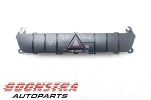 Gebruikte Alarmlicht Schakelaar Mercedes ML II (164/4JG) 3.5 350 4-Matic V6 24V Prijs € 24,95 Margeregeling aangeboden door Boonstra Autoparts
