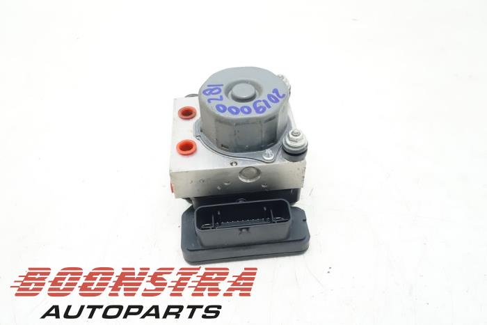 Usagé ABS Pomp Renault Clio IV Estate/Grandtour (7R) 1.5 Energy dCi 90 FAP Prix € 24,95 Règlement à la marge proposé par Boonstra Autoparts