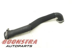 Gebruikte Intercooler Buis Landrover Defender I 2.4 TD4 16V Prijs € 24,95 Margeregeling aangeboden door Boonstra Autoparts