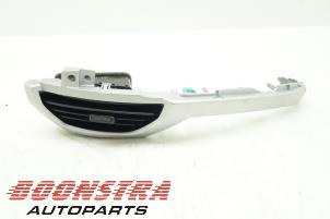 Gebruikte Luchtrooster Dashboard Isuzu D-Max (TFR/TFS) 2.5 D Twin Turbo 4x4 Prijs € 24,95 Margeregeling aangeboden door Boonstra Autoparts