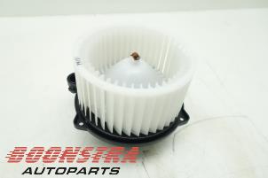 Gebruikte Kachel Ventilatiemotor Hyundai i30 (PDEB5/PDEBB/PDEBD/PDEBE) 1.0 T-GDI 12V Prijs € 59,25 Margeregeling aangeboden door Boonstra Autoparts