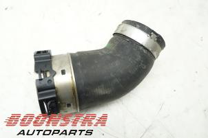 Gebruikte Intercooler Buis Volkswagen Transporter T5 2.0 TDI BlueMotion Prijs € 30,19 Inclusief btw aangeboden door Boonstra Autoparts