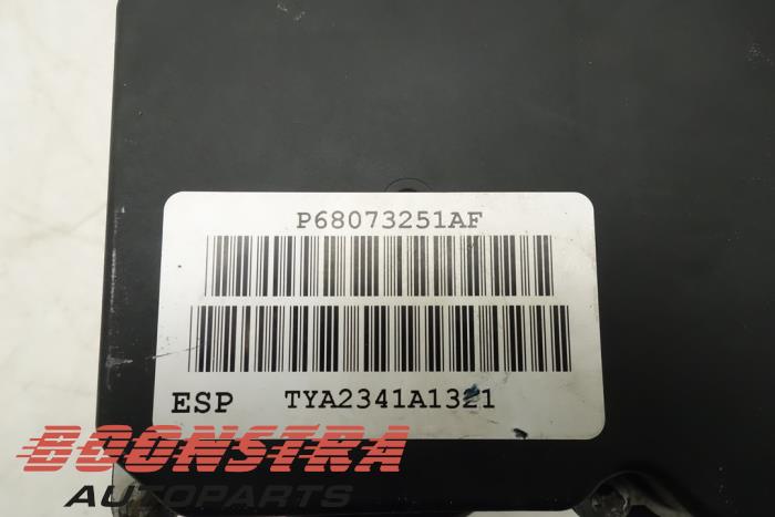 ABS Pomp van een Fiat 500 (312) 1.4 16V 2015