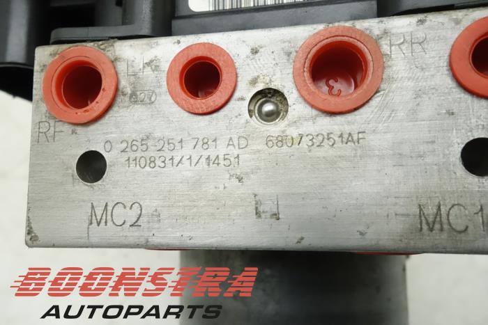 ABS Pomp van een Fiat 500 (312) 1.4 16V 2015