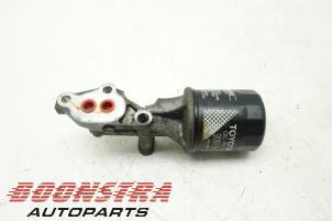 Gebruikte Oliefilterhuis Toyota Aygo (B40) 1.0 12V VVT-i Prijs € 24,95 Margeregeling aangeboden door Boonstra Autoparts