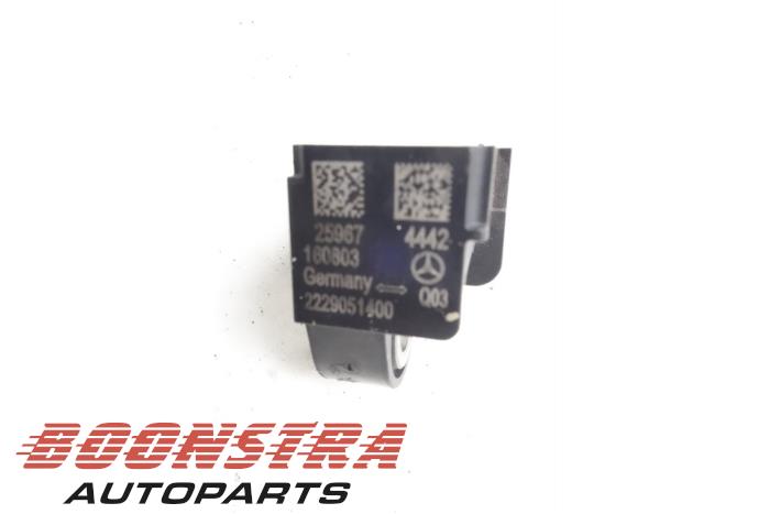 Airbag Sensor van een Mercedes-Benz C (W205) C-350 e 2.0 16V 2016