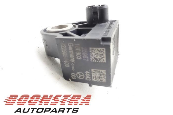 Airbag Sensor van een Mercedes-Benz C (W205) C-350 e 2.0 16V 2016