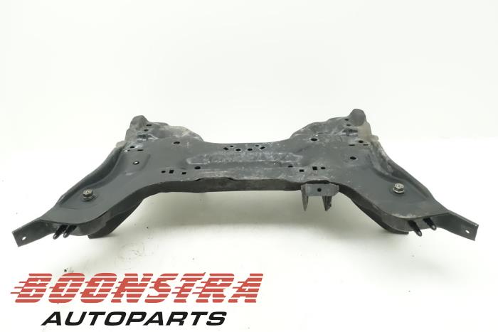 Subframe van een Peugeot RCZ (4J) 2.0 HDi 16V FAP 2014