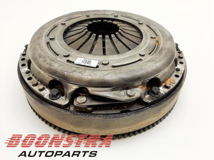 Gebruikte Dubbele massa vliegwiel Ford Mondeo V Wagon 1.5 TDCi Prijs € 159,00 Margeregeling aangeboden door Boonstra Autoparts