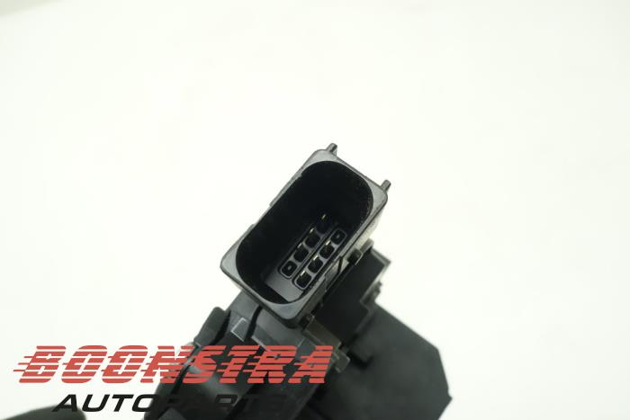 Deurslot Mechaniek 4Deurs links-voor van een Opel Corsa E 1.4 16V 2016