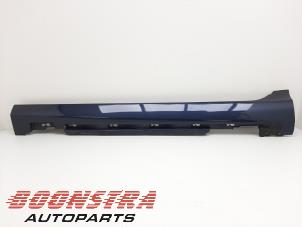 Gebruikte Sideskirt links Volvo V40 (MV) 1.6 D2 Prijs € 49,00 Margeregeling aangeboden door Boonstra Autoparts