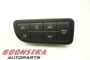 Gebruikte Licht Schakelaar Alfa Romeo MiTo (955) 1.4 Turbo Multi Air 16V Quadrifoglio Verde Prijs € 24,95 Margeregeling aangeboden door Boonstra Autoparts