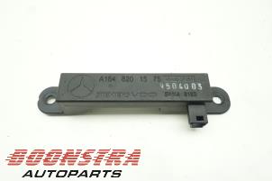 Gebruikte Antenne Mercedes S (W221) 3.0 S-350 BlueTec 24V Prijs € 24,95 Margeregeling aangeboden door Boonstra Autoparts