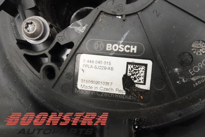 Adblue tank van een Land Rover Range Rover IV (LG) 4.4 SDV8 32V 2015