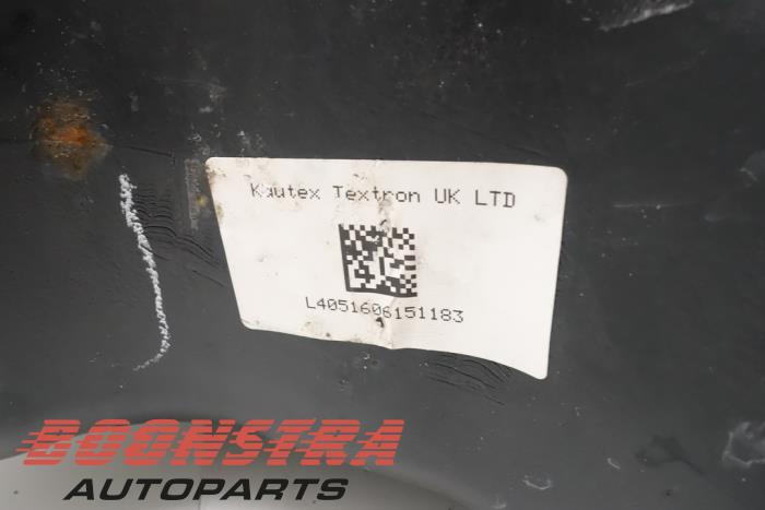 Adblue tank van een Land Rover Range Rover IV (LG) 4.4 SDV8 32V 2015