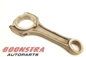 Gebruikte Drijfstang Mercedes GLA (156.9) 2.0 45 AMG Turbo 16V Prijs € 59,00 Margeregeling aangeboden door Boonstra Autoparts