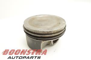 Gebruikte Zuiger Mercedes GLA (156.9) 2.0 45 AMG Turbo 16V Prijs € 98,95 Margeregeling aangeboden door Boonstra Autoparts