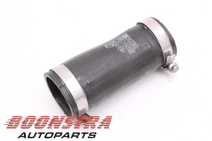 Gebruikte Intercooler Slang Opel Adam 1.0 Ecotec 12V SIDI Turbo Prijs € 69,00 Margeregeling aangeboden door Boonstra Autoparts