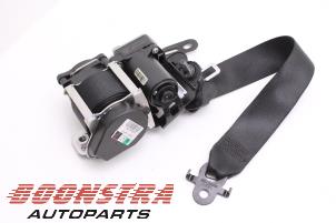 Gebruikte Veiligheidsgordel rechts-voor BMW 5 serie Touring (F11) 525d xDrive 16V Prijs € 129,00 Margeregeling aangeboden door Boonstra Autoparts