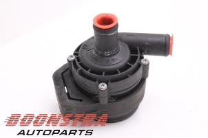 Gebruikte Extra waterpomp Mercedes Vito (639.6) 3.0 120 CDI V6 24V Prijs € 36,24 Inclusief btw aangeboden door Boonstra Autoparts