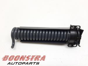 Gebruikte Torsieveer achter Tesla Model X 90D Prijs € 49,00 Margeregeling aangeboden door Boonstra Autoparts