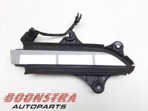 Gebruikte Portiergreep 4Deurs rechts-achter Tesla Model X 90D Prijs € 149,95 Margeregeling aangeboden door Boonstra Autoparts