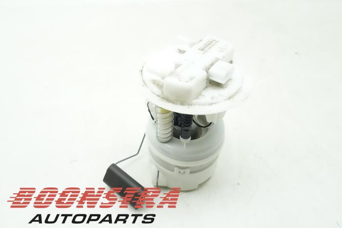 Gebruikte Tank element Pomp Dacia Logan MCV II/III/Sandero Wagon 0.9 TCE 12V Prijs € 59,00 Margeregeling aangeboden door Boonstra Autoparts