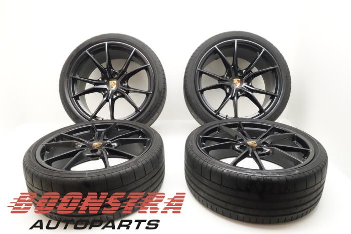 Porsche Boxster Sportfelgensatz + Reifen