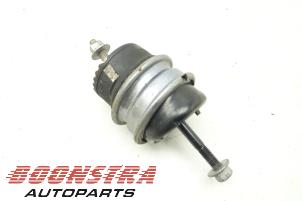 Gebruikte Motorsteun Chevrolet Camaro 3.6 V6 45th Anniversary Edition Prijs € 39,00 Margeregeling aangeboden door Boonstra Autoparts