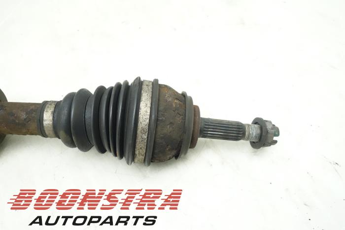 Aandrijfas rechts-voor van een Dacia Sandero I (BS) 1.2 16V 2009