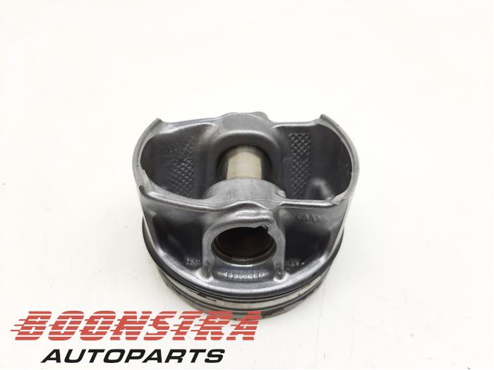 Zuiger van een BMW 3 serie Touring (G21) 330i 2.0 TwinPower Turbo 16V 2019