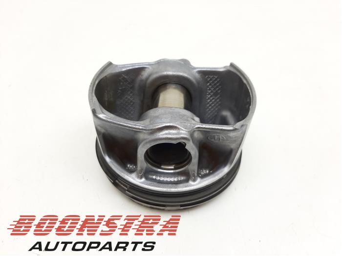 Gebruikte Zuiger BMW 3 serie Touring (G21) 330i 2.0 TwinPower Turbo 16V Prijs € 98,95 Margeregeling aangeboden door Boonstra Autoparts
